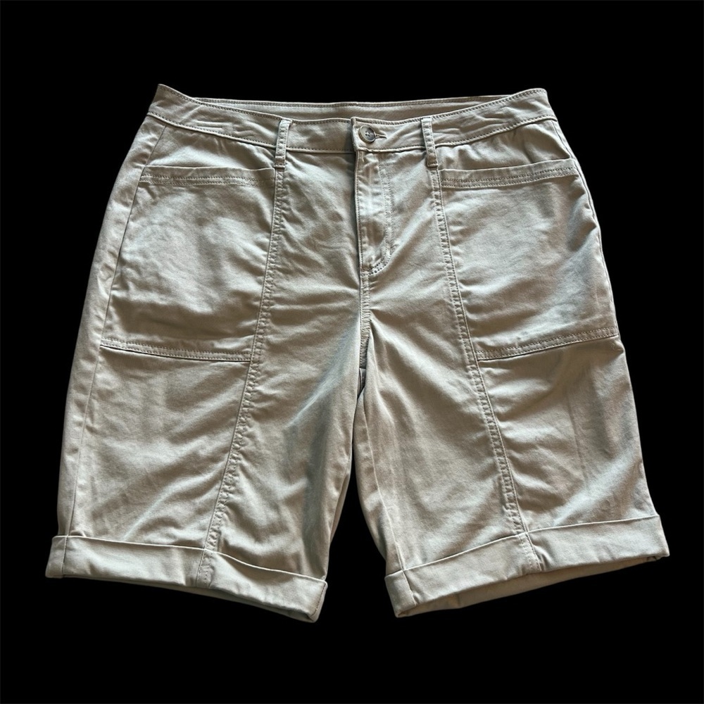 Croft & Barrow Women’s Khaki Tan Bermuda Shorts Casual Comfort Size 12